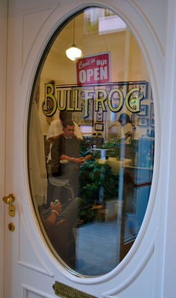 Bullfrog-Modern-Electric-Barber_5.jpg