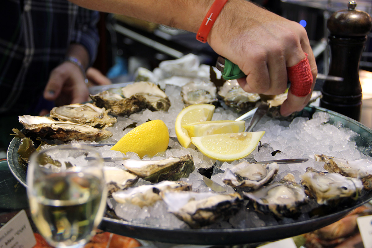 word-of-mouth-lyon-guide-les-halles-oysters.jpg