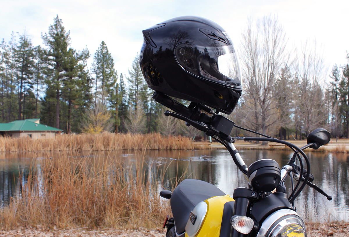 Moto-Gear-2015-AGV-helmet.jpg