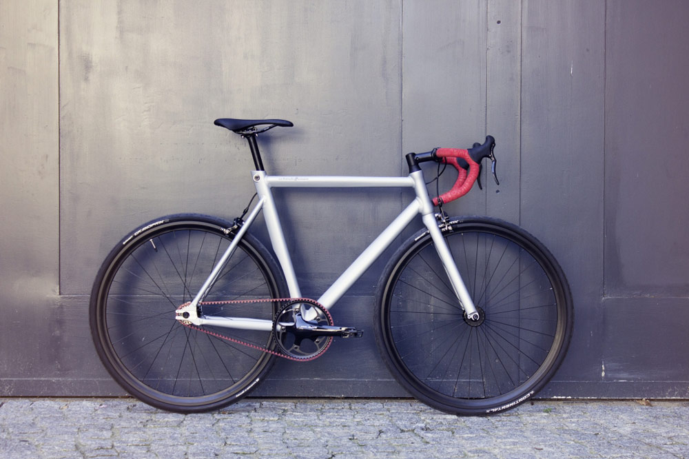 schindelhauer-viktor-red-bike-carbon-drive-1.jpg