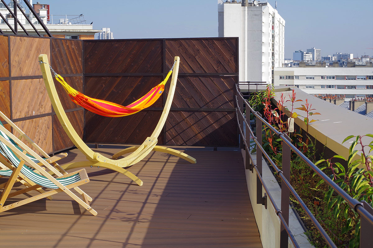 generator-hostels-paris-review-opening-private-room-terrace-hammocks.jpg