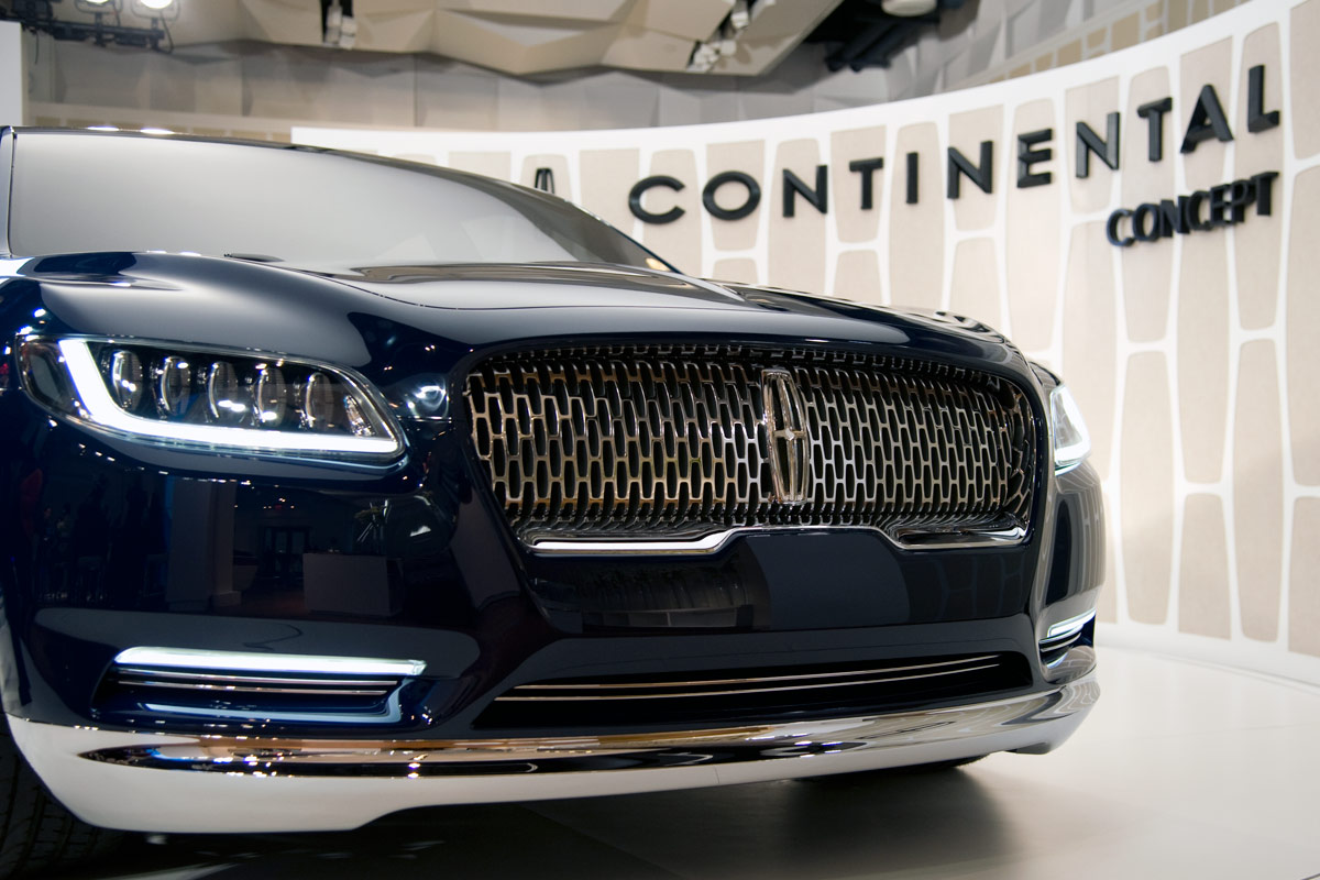 lincoln-continental-concept-grille.jpg