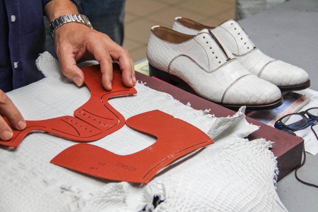 7 easy ways to identify a genuine Christian Louboutin shoe, Fashion