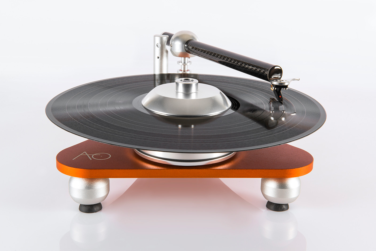 Atmo Sfera Platterless Turntable Spins Vinyl in the Air - COOL HUNTING®